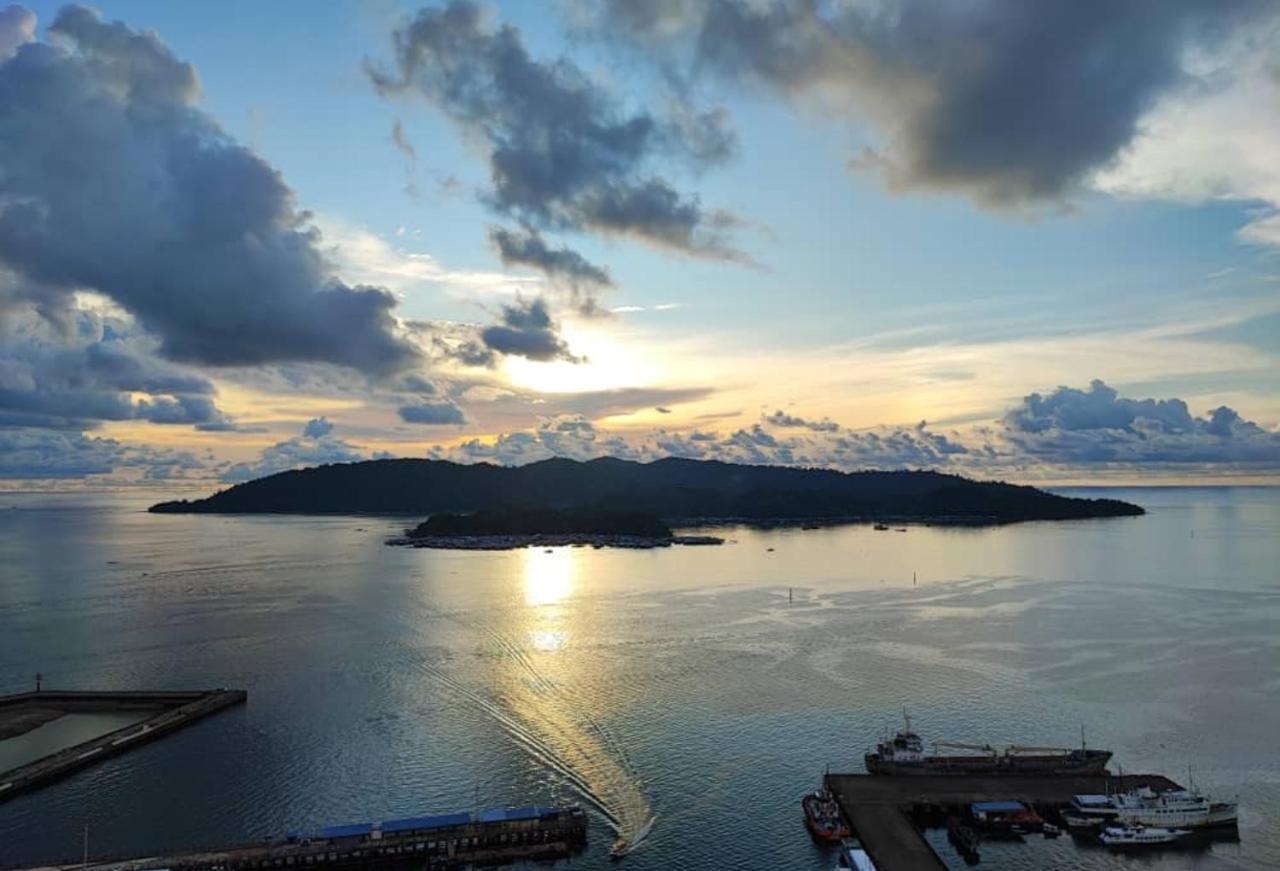 Jesselton Quay Sea View Hotel Кота Кинабалу Екстериор снимка