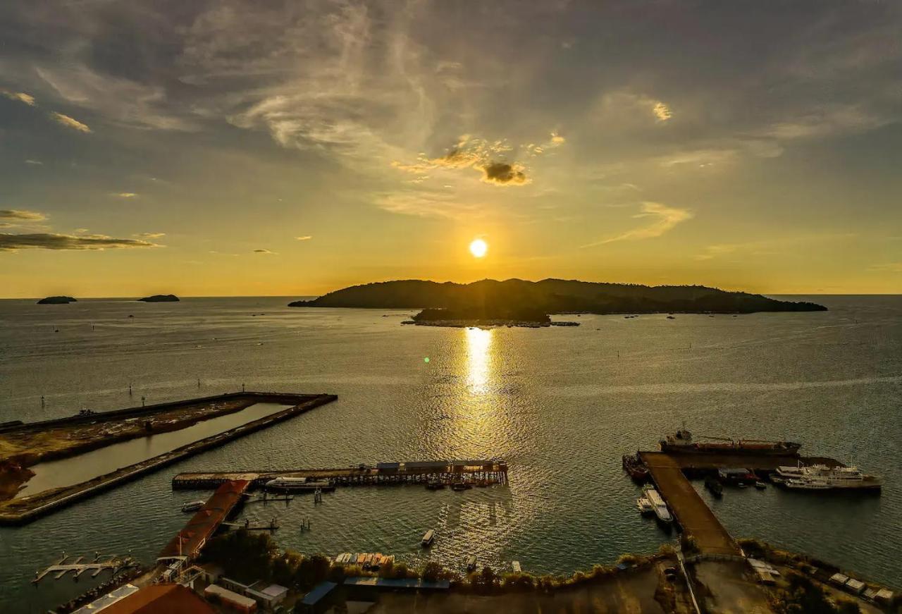 Jesselton Quay Sea View Hotel Кота Кинабалу Екстериор снимка