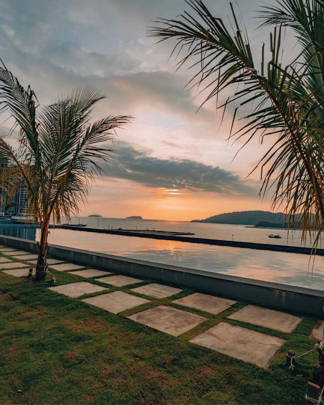 Jesselton Quay Sea View Hotel Кота Кинабалу Екстериор снимка