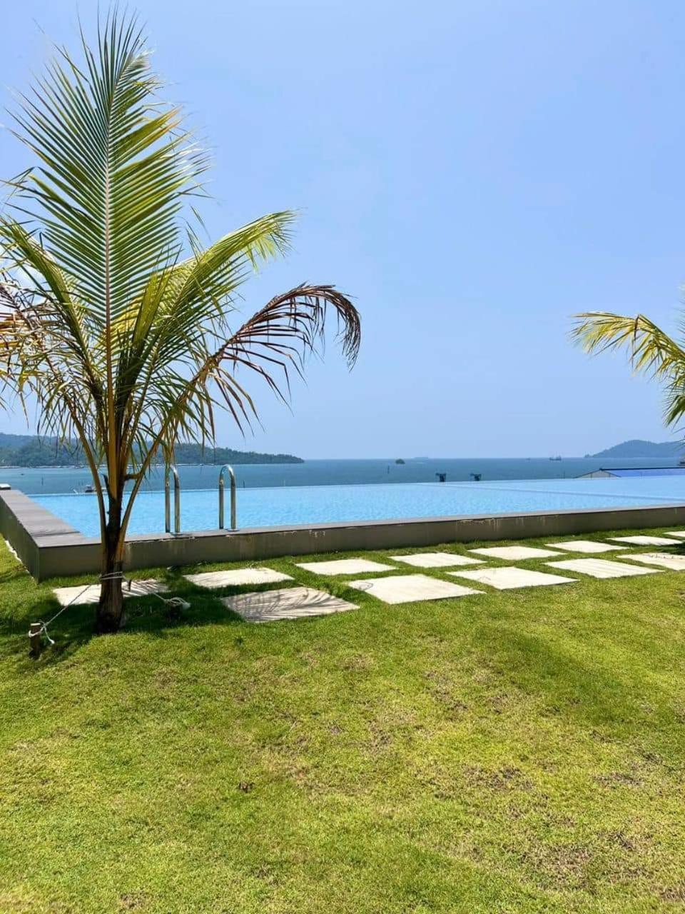 Jesselton Quay Sea View Hotel Кота Кинабалу Екстериор снимка